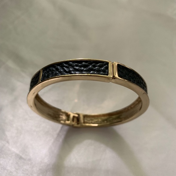 Gold and leather hinge bangle - Picture 2 of 2
